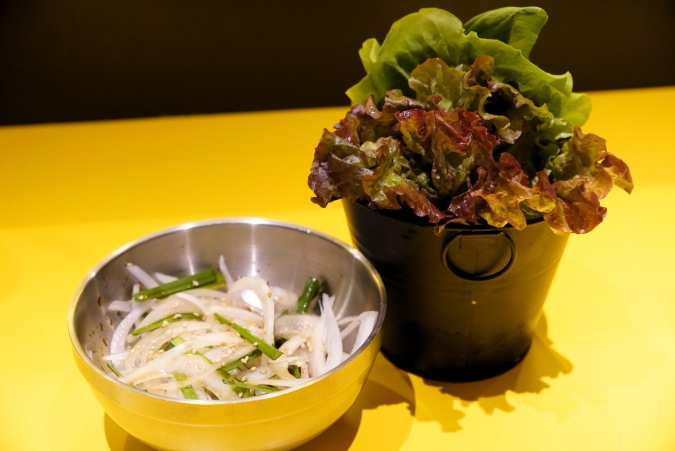 ホランイ　炭火焼きサムギョプサル　セットの包み野菜