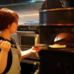 鎌田製作所　ピザ焼き風景