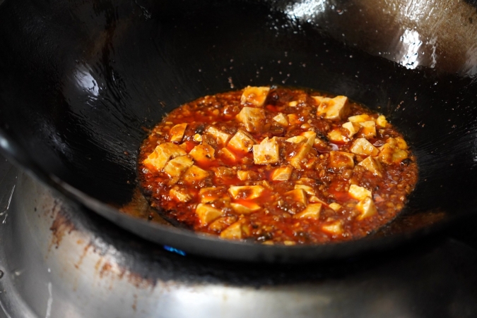 一輩子吉華　麻婆豆腐　調理シーン