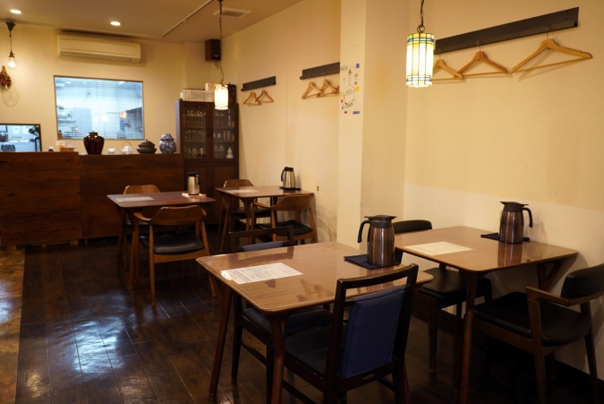 一輩子吉華　店内　テーブル席