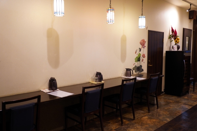 一輩子吉華　店内　カウンター席