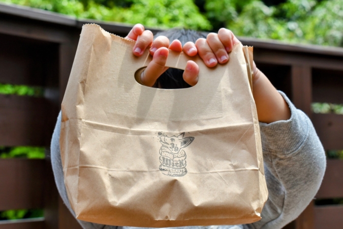 『Mick DOUGHNUTS(ミックドーナツ)』 テイクアウトのショップバッグ