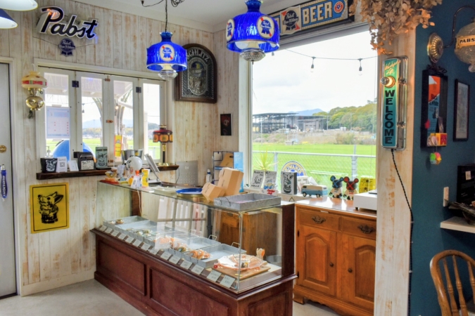 『Mick DOUGHNUTS(ミックドーナツ)』店内レジカウンター