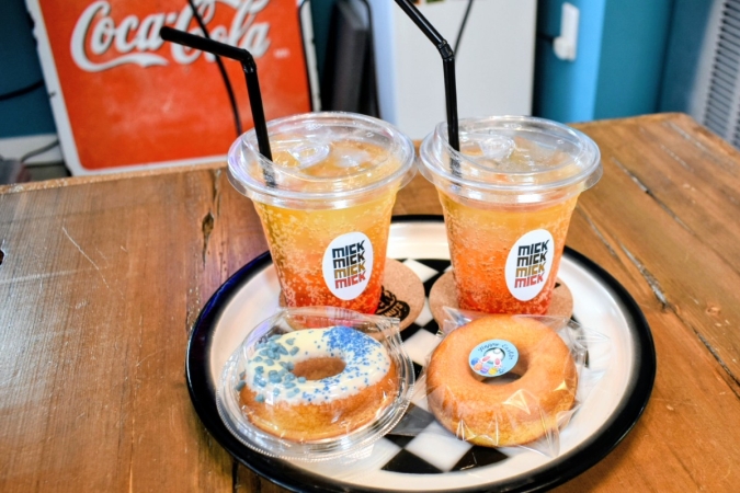 『Mick DOUGHNUTS(ミックドーナツ)』 『オーシャン』(400円)『プレーン』(300円)『ギラパワー』(400円)