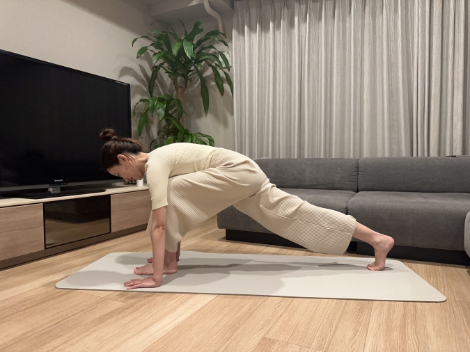 後ろ脚の膝を浮かせて、お尻を上下に小さく動かす。