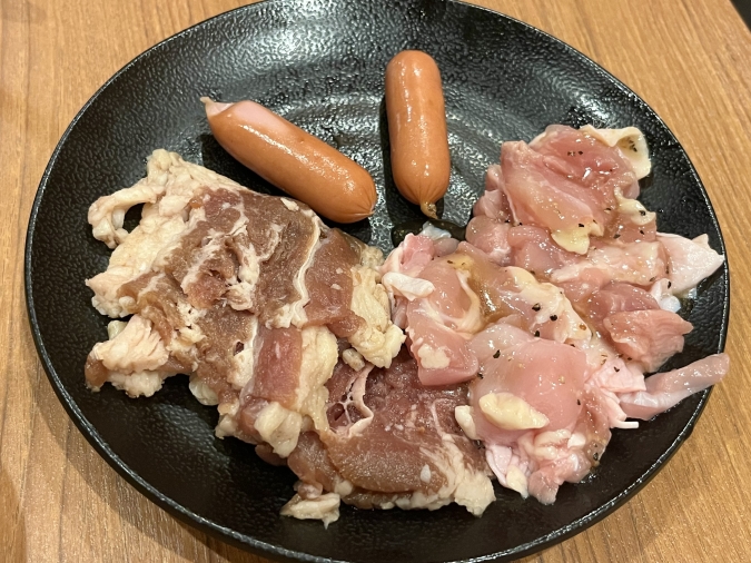 カルビ市場天神店 市場カルビ、鶏もも、ウィンナー