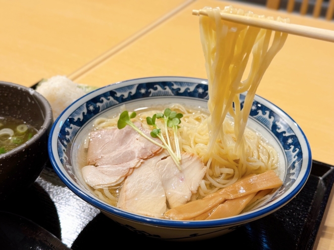 博多非豚骨 なお人 麺