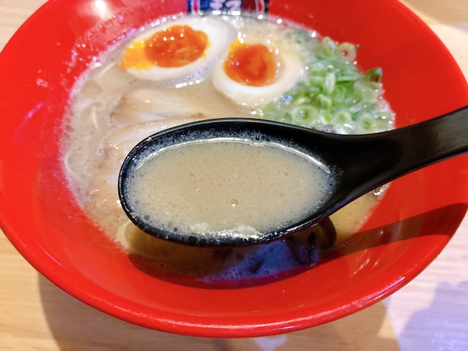 黒豚とんこつラーメン まるしん 行橋本店　味玉ラー麺