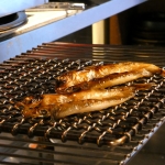 お魚ことら　調理風景