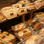 ヴィ・ド・フランス　レーヴ・ド・パリ新天神地下街店／パンの商品棚