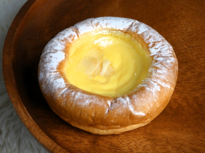 VIE DE FRANCE Reve de Paris （ヴィ・ド・フランス レーヴ・ド・パリ）天神地下街店　120%クリームパン