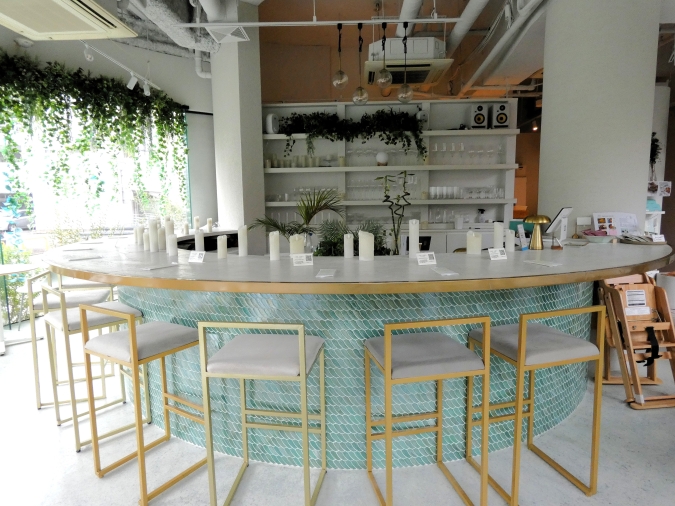 and S organic　店内　カウンター席