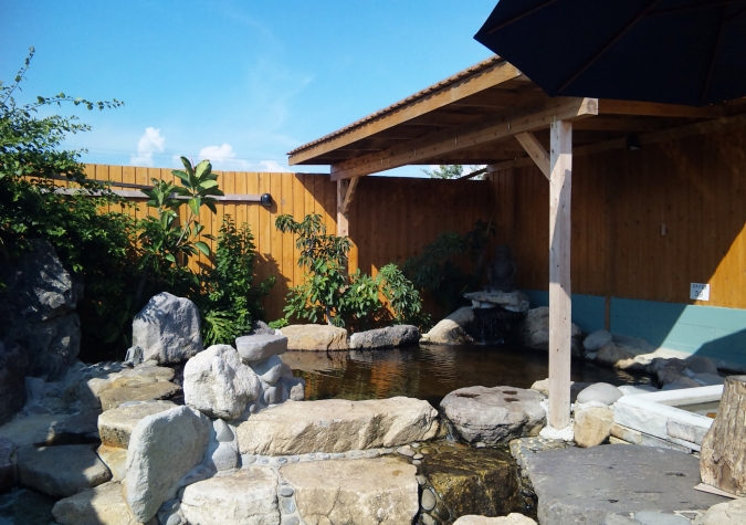 大川温泉 貴肌美人 緑の湯　露天風呂