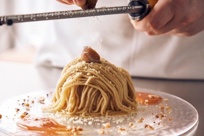 カフェ＆ブックス ビブリオテーク　和栗の“生”モンブラン 五層の口どけ