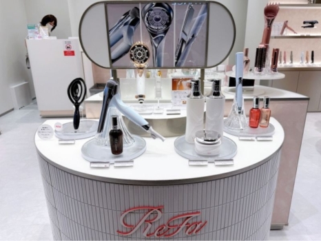 ReFa SHOP天神地下街店　内観