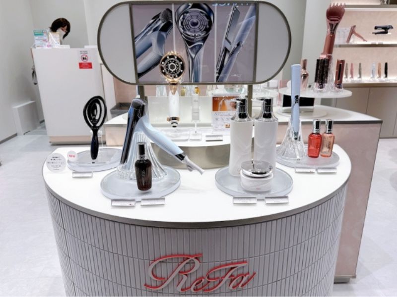 ReFa SHOP天神地下街店　内観