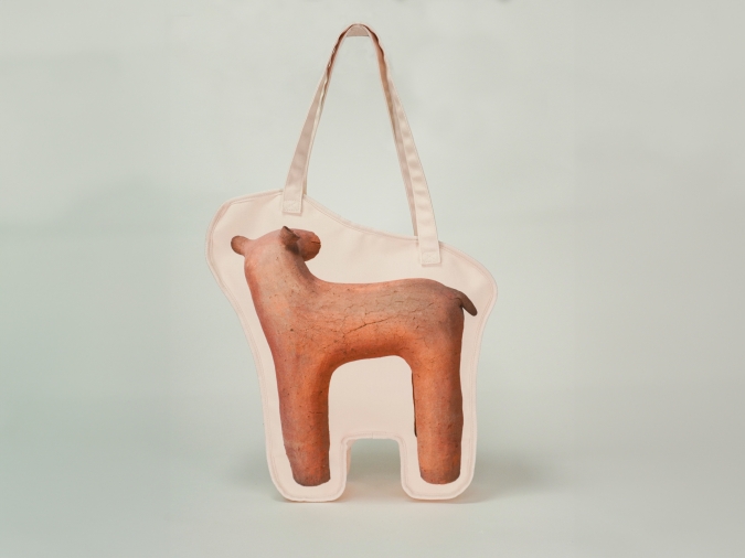 九州国立博物館20周年記念グッズ　抱える！埴輪鹿トートバッグ