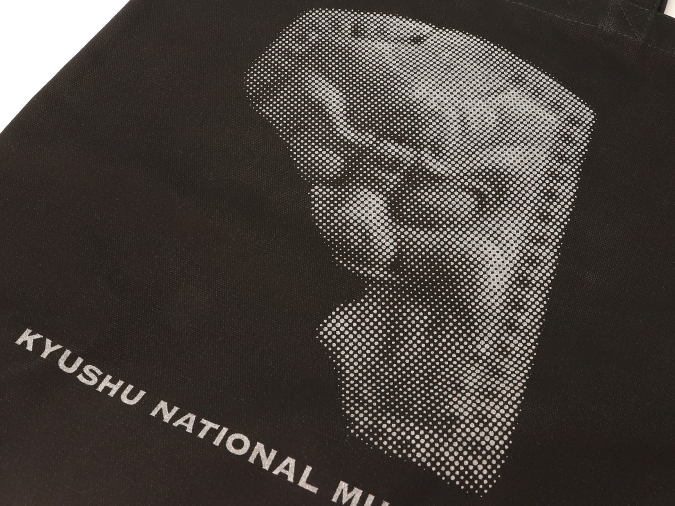 九州国立博物館20周年記念グッズ 鬼瓦リフレクタートートバッグ