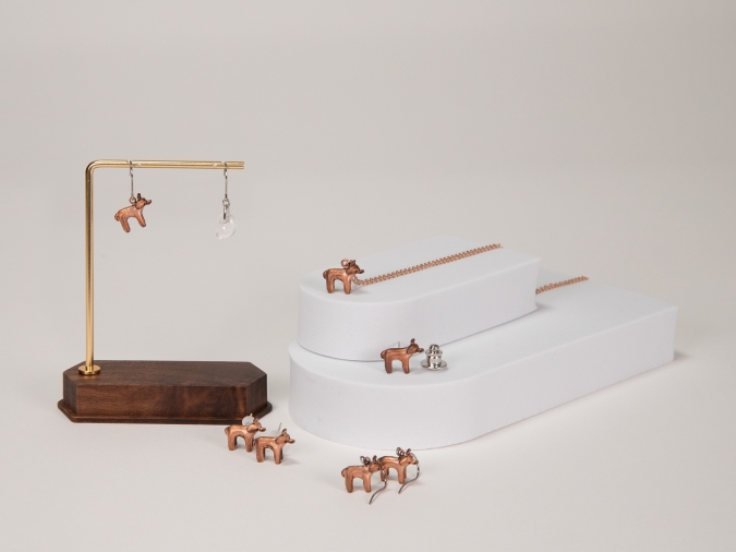 九州国立博物館20周年記念グッズ　 鹿埴輪 ピアス・ネックレス・ピンブローチ