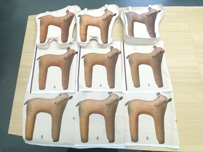 九州国立博物館20周年記念グッズ　抱える！埴輪鹿トートバッグ　試作