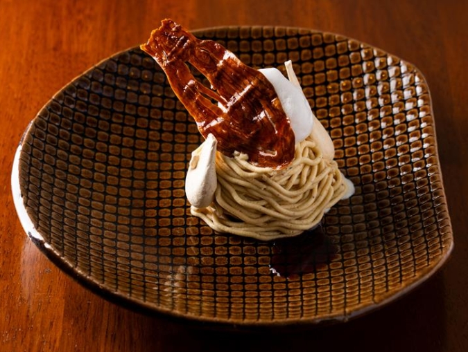 大丸福岡天神店「ふくおか伝統工芸 びびび！展」パティスリールイ 吉村類 × 上鶴窯 和田祐一郎（小石原焼） コラボ「秋をとじめこた モンブラン」