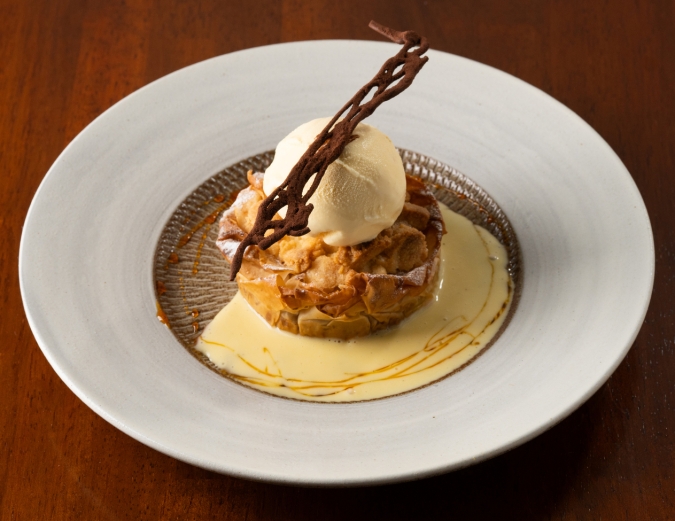 大丸福岡天神店「ふくおか伝統工芸 びびび！展」パティスリールイ 吉村類 × 上鶴窯 和田祐一郎（小石原焼） コラボ「秋を抱きしめた クルスタッド」