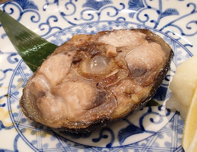 炉端とおでん呼炉凪来 天神店 料理マグロのしっぽ焼き
