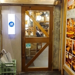 炉端とおでん呼炉凪来 天神店 店内入口