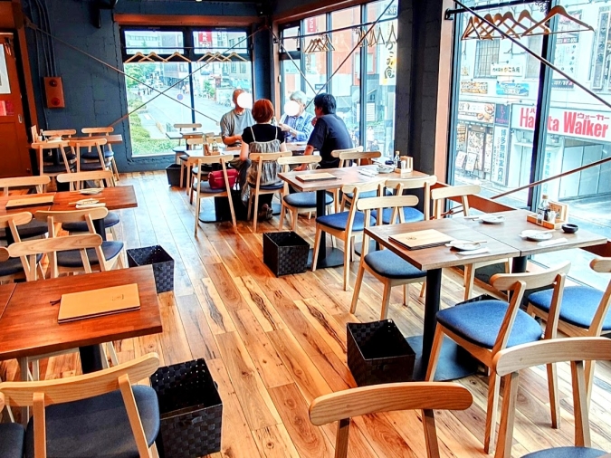 大衆炉端 こめろまん。博多駅総本店　店内①