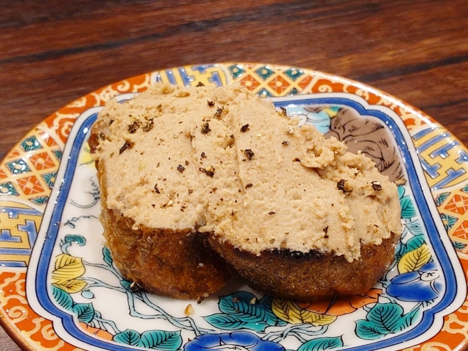 大衆炉端 こめろまん。博多駅総本店　とりの生レバパテ①