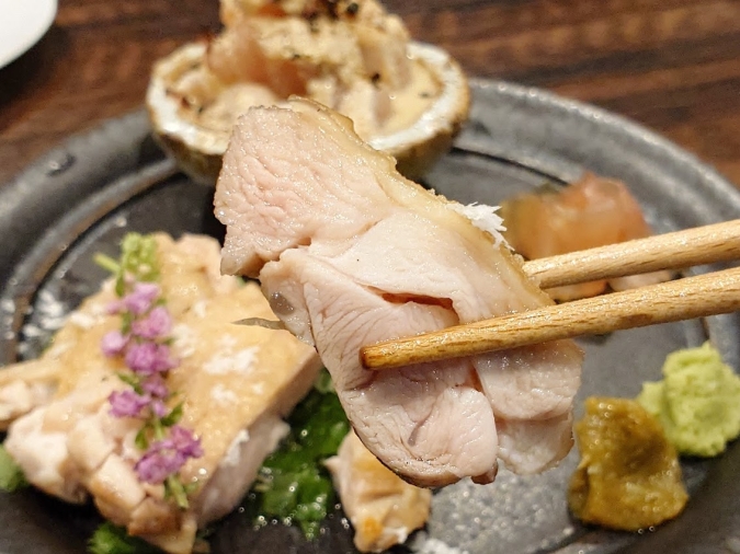 大衆炉端 こめろまん。博多駅総本店　地鶏のたたき三種盛り⑥