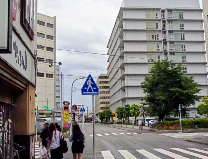 大衆炉端 こめろまん。博多駅総本店　前道路