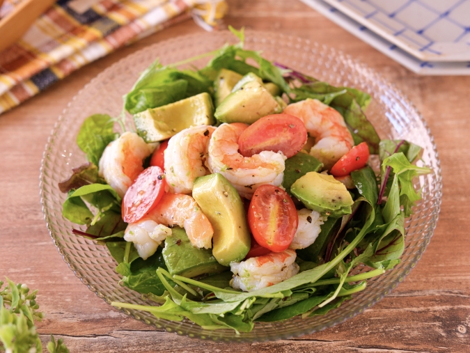 RINATYさんレシピ　えびとアボカドとトマトのクリスマスマリネ