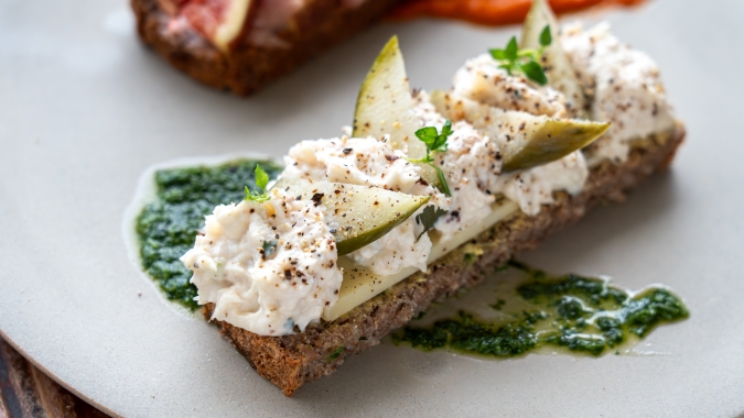 パンストック天神店 グリュイエルチーズとツナサラダ