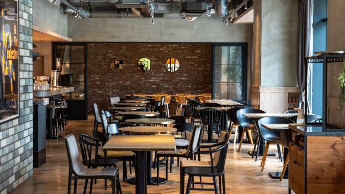 Restaurant &Grill Nine Doors 内観