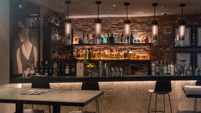 Restaurant &Grill Nine Doors バー