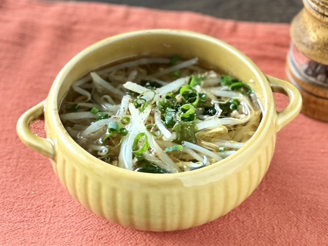 もやしとわかめの春雨スープ