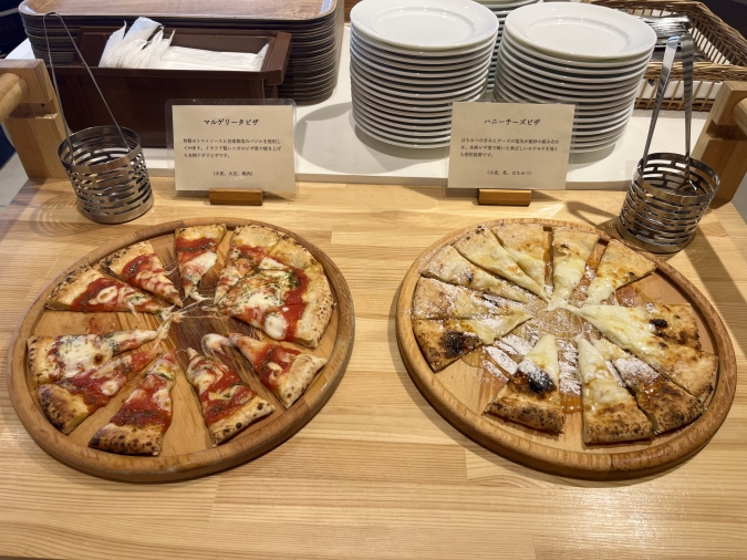 リタの農園 マルゲリータとハニーチーズピザ