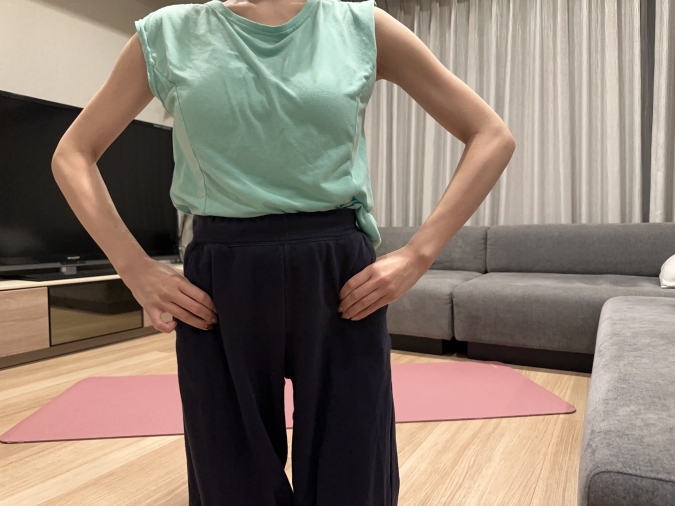 骨盤の前にある出っ張った骨の1〜2センチ内側に指を入れて、やさしく押し揉む。