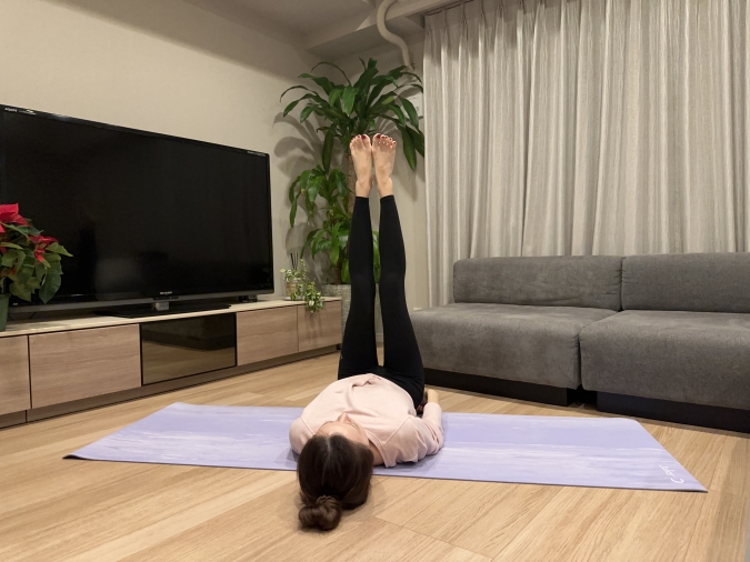 ＜NGな例＞脚が真っ直ぐになっている