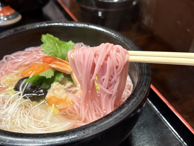 笠乃家　梅を練りこんだにゅう麺