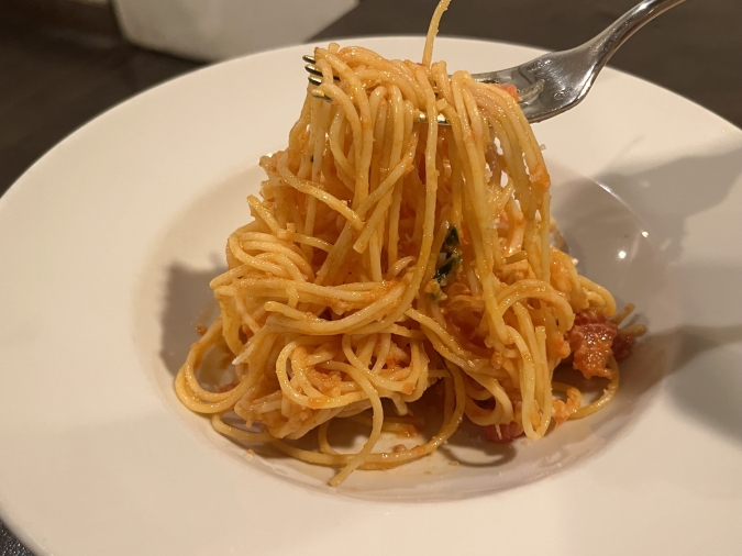 La Terra（ラテッラ）フルーツトマトとバジルのシンプルなトマトソースパスタ