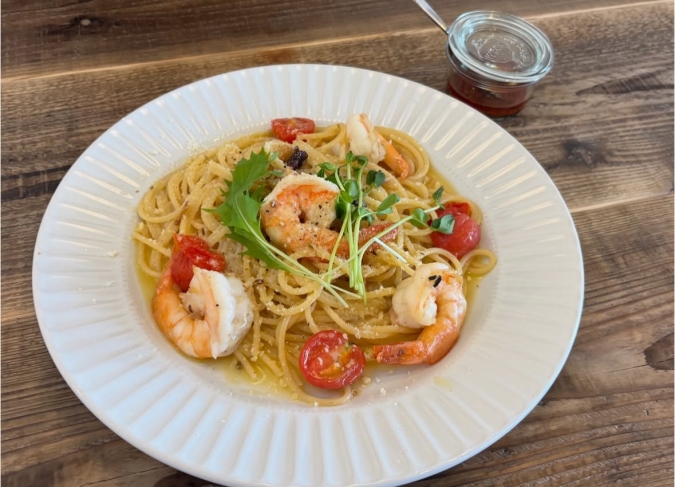 杢 エビとフレッシュトマトのペペロンチーズ