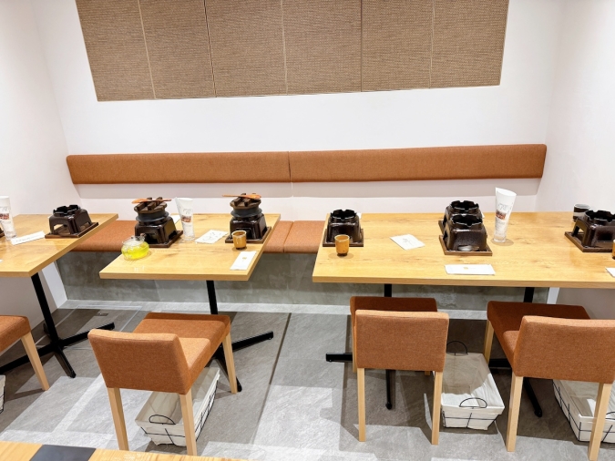 お菜　テーブル席