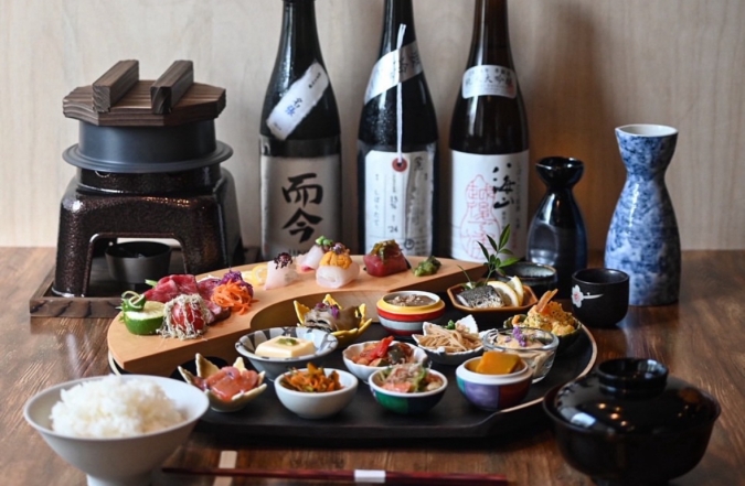 お菜　“豪華”夕食御膳 お菜12種と炊き込み羽釜ご飯