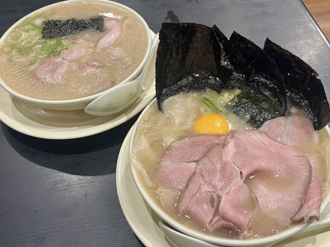 中洲川端きりん 全部載せ豚骨ラーメンと豚骨ラーメン