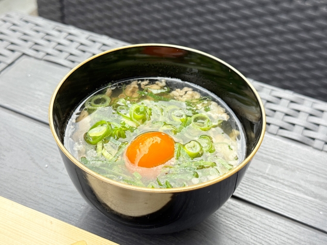おむすび横丁　肉吸い　卵黄トッピング
