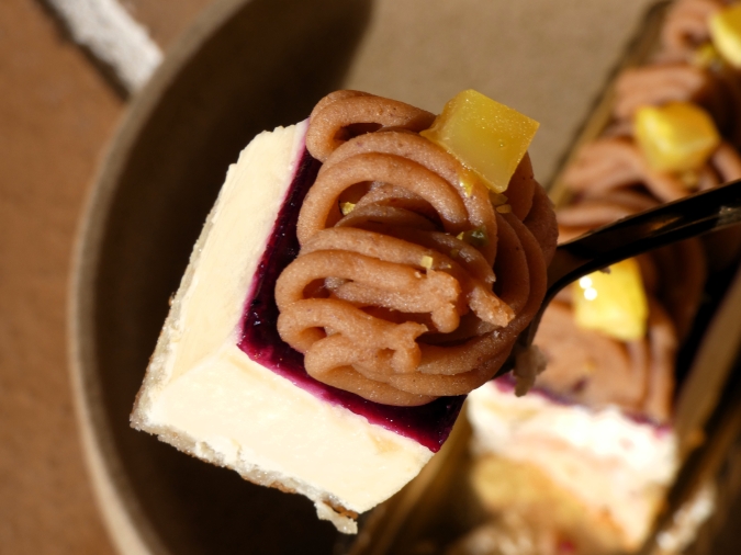 sym coffee roasters　モンブラン　すくった様子