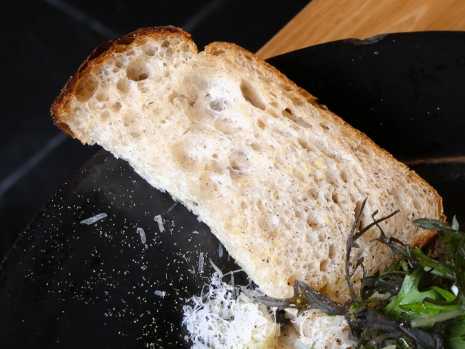 トオン パスタについてくるloop a breadのパン