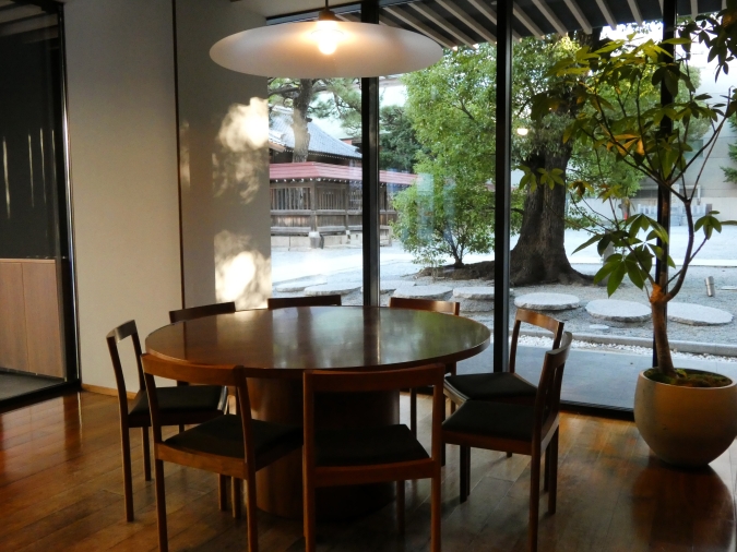 ブルーボトルコーヒー 福岡天神カフェ テーブル席